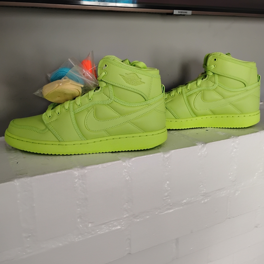 Billie Eilish Air Jordan Feature (7.5 Mens, 9 Womens)